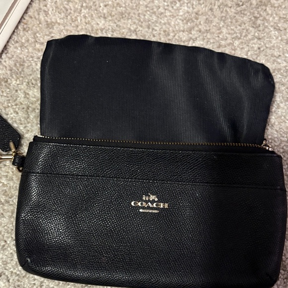 Nwot Coach Black pebbled leather  Textured Wristlet - Picture 11 of 14